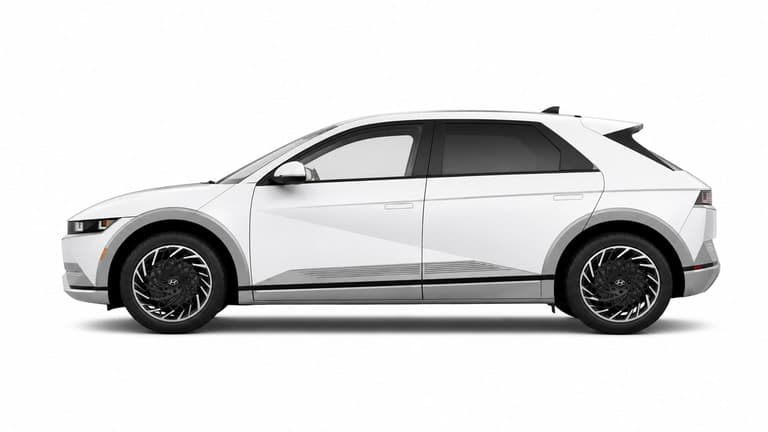 Белый Hyundai Ioniq 5 на белом фоне